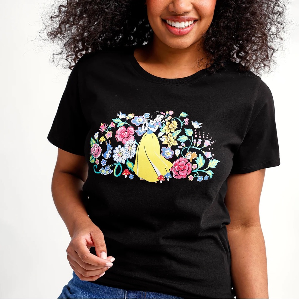 Limited Edition Vera Bradley Disney Snow White Graphic T-Shirt size medium